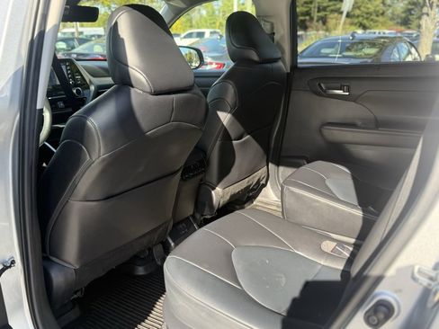 Certified 2022 Toyota Highlander XLE image 16