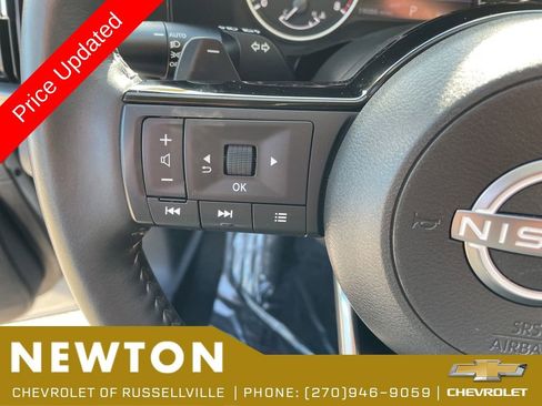 Used 2025 Nissan Pathfinder SL AWD/4WD image 14