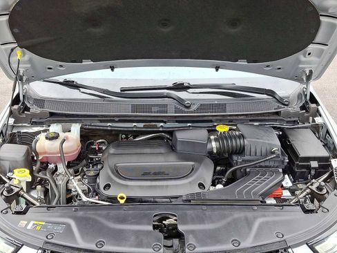 Used 2023 Chrysler Pacifica Touring-L image 34