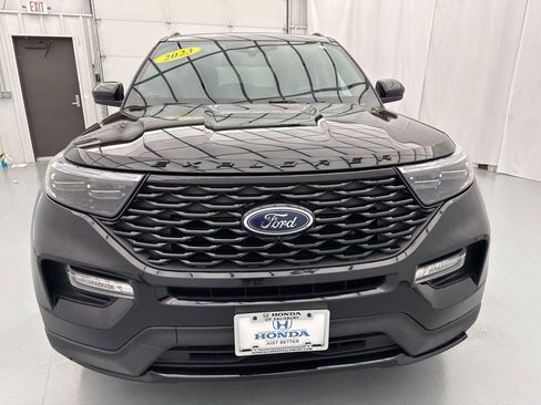 Used 2023 Ford Explorer ST-Line AWD/4WD image 2