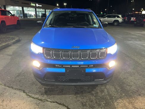 Used 2022 Jeep Compass Latitude image 2