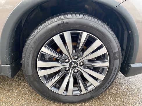 Used 2019 Mitsubishi Outlander ES image 9