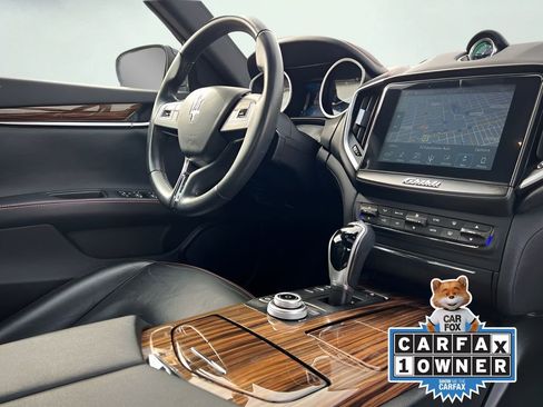 Used 2017 Maserati Ghibli Base image 30
