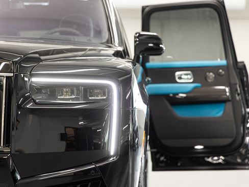 Certified 2025 Rolls-Royce Cullinan Black Badge AWD/4WD image 24