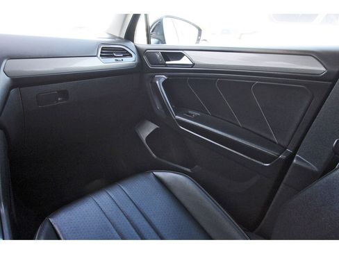 Used 2022 Volkswagen Tiguan SE image 13