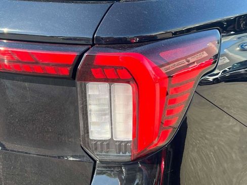 Used 2026 Ford Explorer Active AWD/4WD image 11
