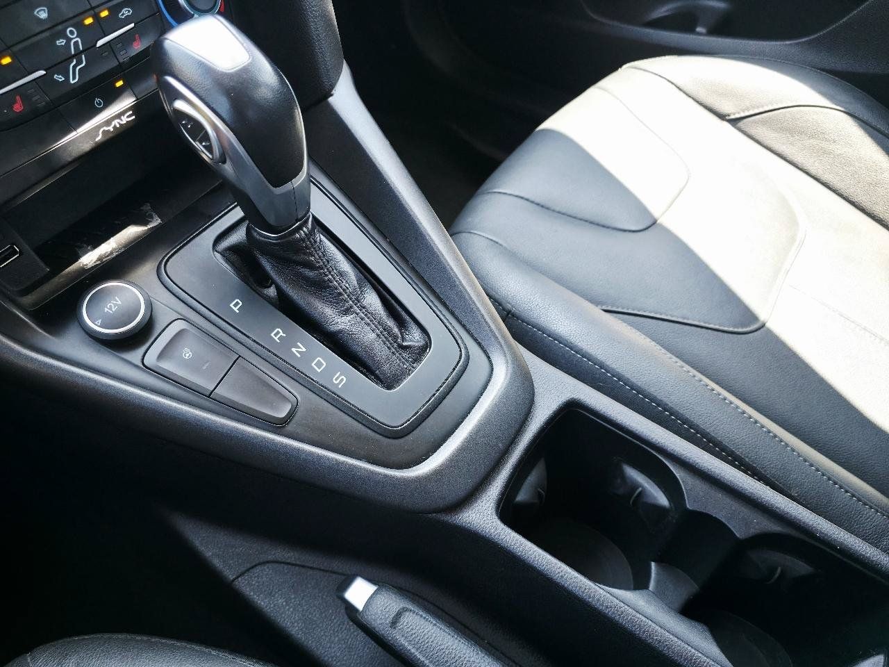 Used 2015 Ford Focus SE w/ Equipment Group 201A FWD image 32