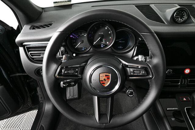 Certified 2026 Porsche Macan AWD/4WD image 9