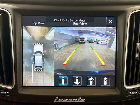 Used 2017 Maserati Levante w/ Luxury Package AWD/4WD image 10
