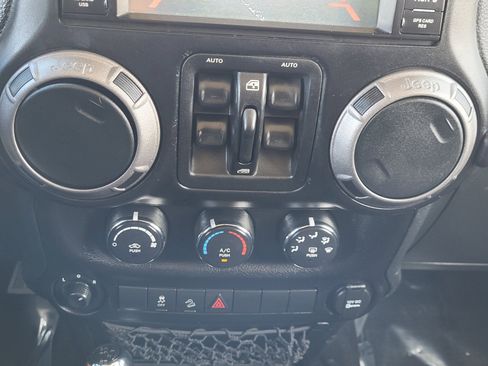 Used 2012 Jeep Wrangler Unlimited Sport image 28