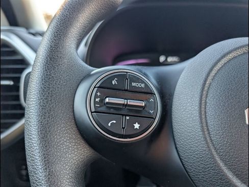 Used 2025 Kia Soul LX image 16