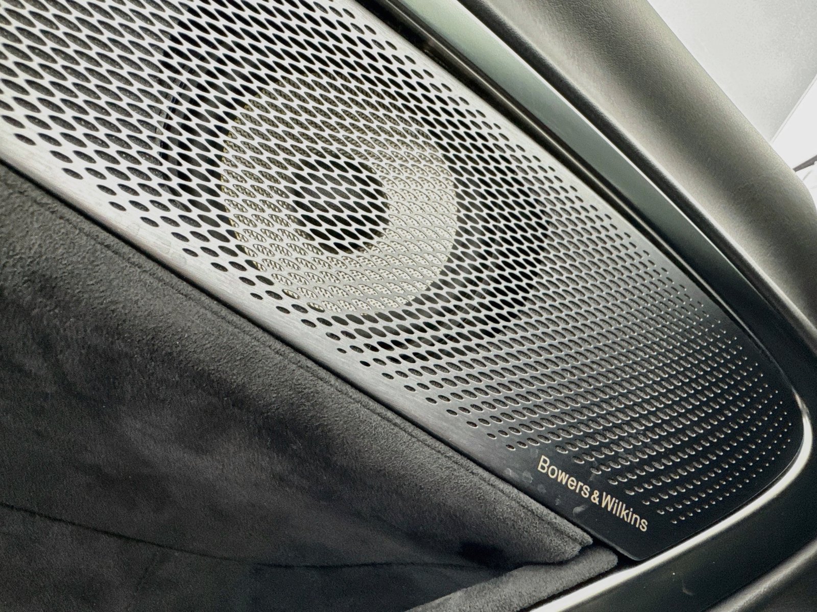 Used 2023 McLaren Artura RWD image 18