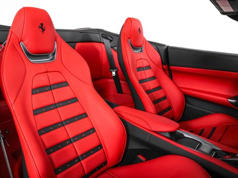 Certified 2023 Ferrari Portofino M image 38