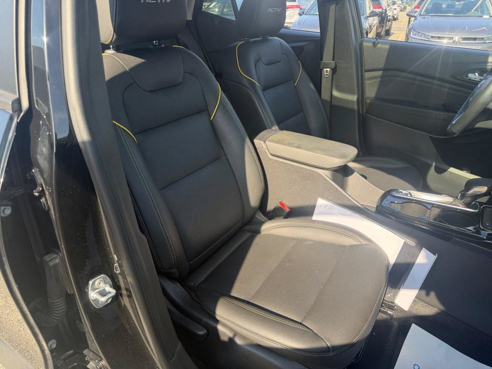 Used 2024 Chevrolet Trax ACTIV w/ Sunroof Package FWD image 28