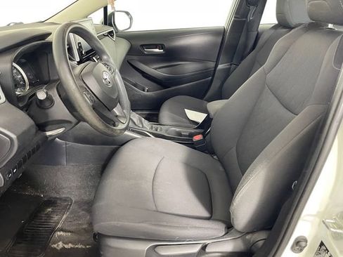 Used 2020 Toyota Corolla LE FWD image 2