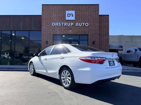 Used 2017 Toyota Camry SE w/ Moonroof Package FWD image 6