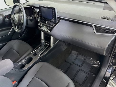 Certified 2022 Toyota Corolla Cross LE image 30