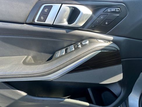 Used 2024 BMW X7 xDrive40i w/ Premium Package image 11