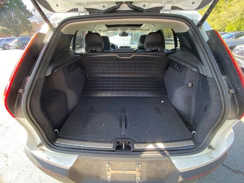 Used 2024 Volvo XC40 B5 Ultimate w/ Protection Package Premier image 15