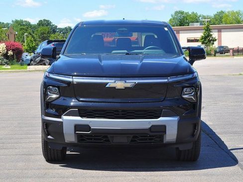 New 2025 Chevrolet Silverado EV LT image 6