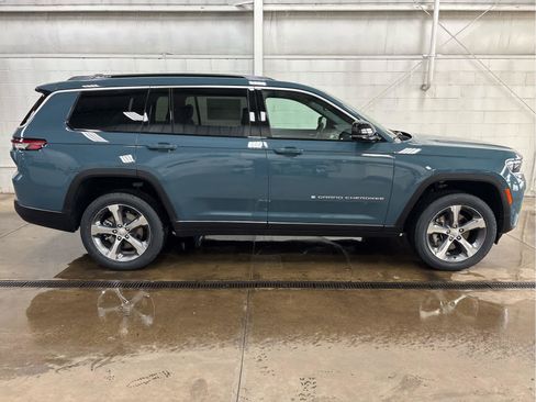 New 2026 Jeep Grand Cherokee L Limited w/ Luxury Tech Group II image 30