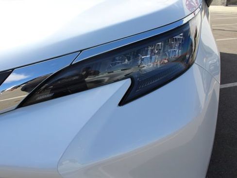 Certified 2026 Toyota Sienna XLE FWD image 4
