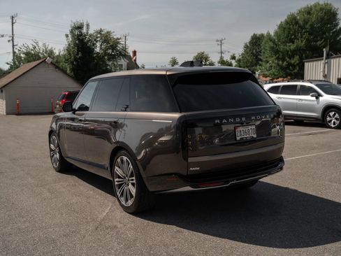 Used 2023 Land Rover Range Rover Long Wheelbase SE AWD/4WD image 2