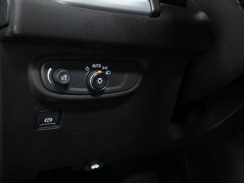 Used 2022 GMC Terrain SLE w/ Driver Convenience Package image 23