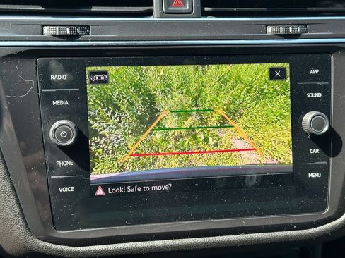 Used 2022 Volkswagen Tiguan SE R-Line AWD/4WD image 12