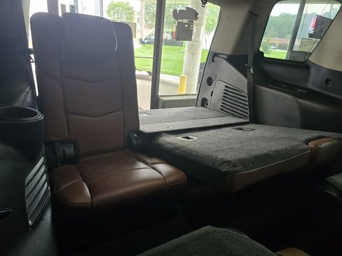 Used 2018 Cadillac Escalade Premium Luxury AWD/4WD image 34