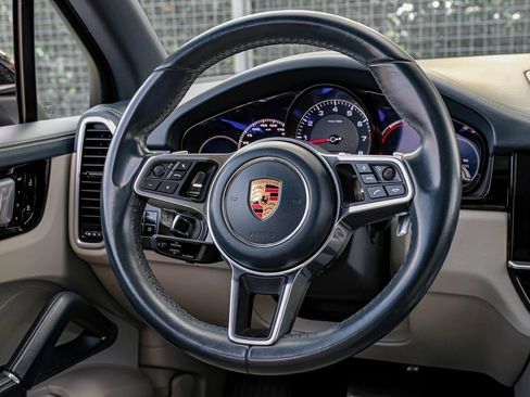 Used 2019 Porsche Cayenne S image 14