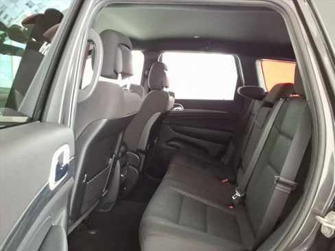 Used 2020 Jeep Grand Cherokee Laredo image 17