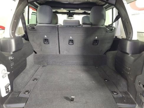 Used 2025 Jeep Wrangler Unlimited Sahara image 26