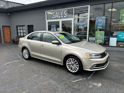 Used 2015 Volkswagen Jetta SE FWD image 4