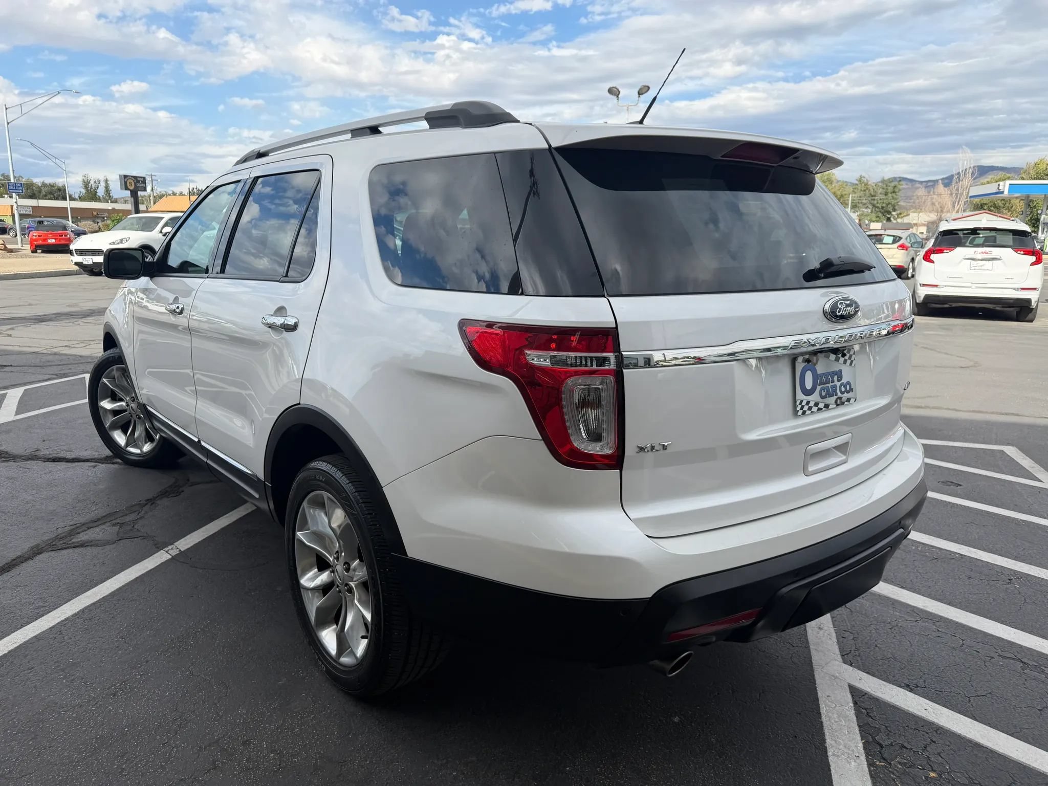 Used 2014 Ford Explorer XLT w/ Equipment Group 202A AWD/4WD image 6