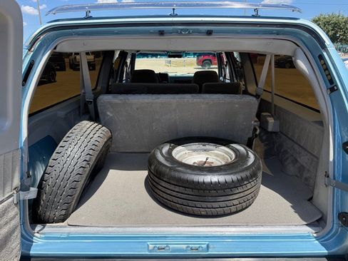 Used 1991 Chevrolet Suburban 2WD image 25