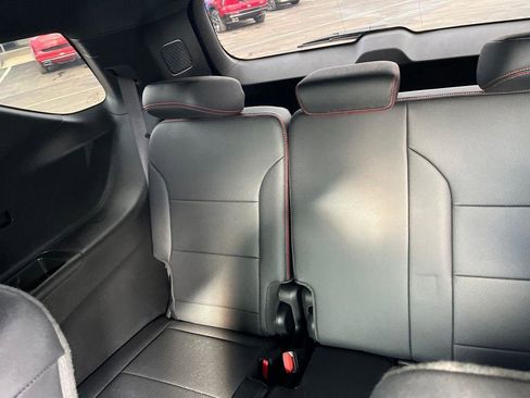 Used 2025 Chevrolet Traverse RS image 24