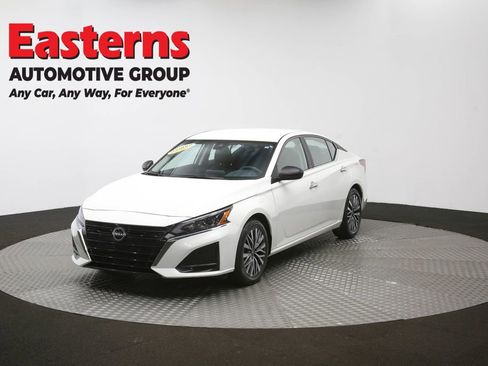 Used 2025 Nissan Altima 2.5 SV FWD image 54