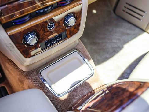 Used 2009 Rolls-Royce Phantom Sedan RWD image 25