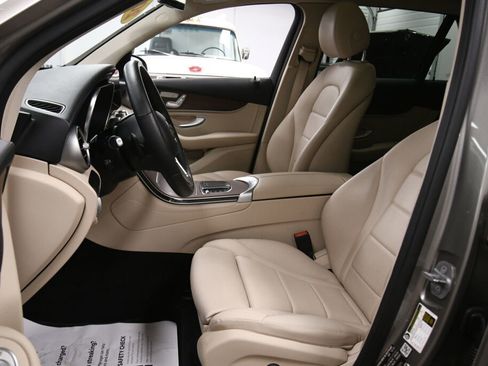 Used 2021 Mercedes-Benz GLC 300 4MATIC image 10