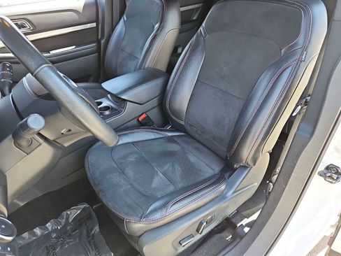 Used 2018 Ford Explorer XLT w/ Equipment Group 202A FWD image 16