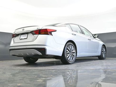 Used 2024 Nissan Altima 2.5 SV FWD image 36