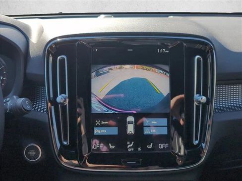 Used 2022 Volvo XC40 T5 R-Design w/ Climate Package image 13