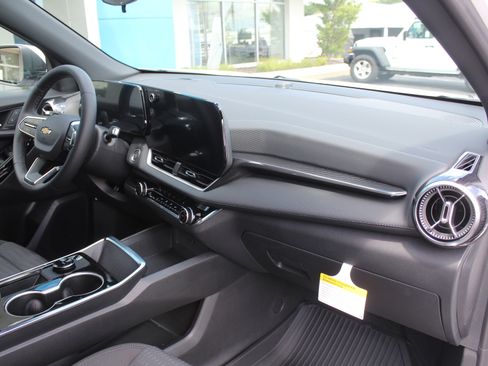 New 2027 Chevrolet Equinox LT FWD image 14