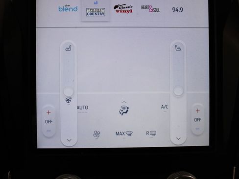 Used 2021 Ford Edge Titanium image 33