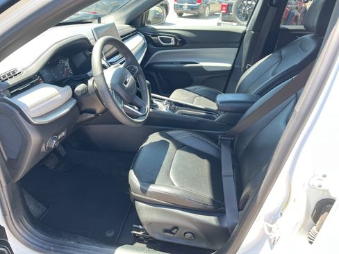 Certified 2025 Jeep Compass Limited AWD/4WD image 14