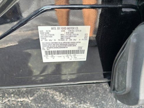 Used 2020 Ford Edge Titanium w/ Equipment Group 301A FWD image 18