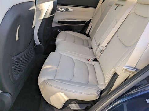 Used 2022 Genesis GV70 2.5T image 15