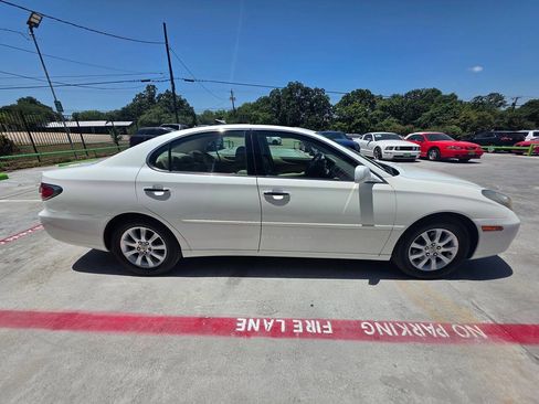 Used 2002 Lexus ES 330 w/ Premium Pkg FWD image 16