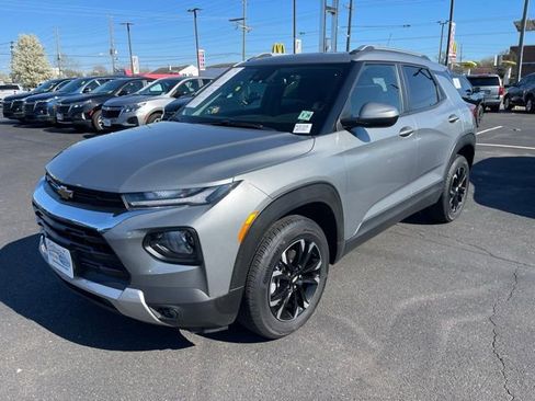 Used 2023 Chevrolet TrailBlazer LT w/ Convenience Package image 3